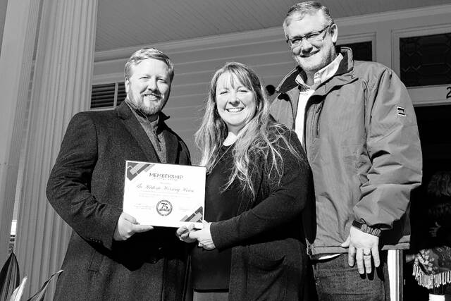 <p>Clinton-Sampson Chamber of Commerce Executive Director Matt Stone presented a certificate of membership to Daniel and Denise Rentz at the open house event. Pictured, from left, are Stone, Denise and Daniel Rentz.</p>
                                 <p>Michael B. Hardison | Sampson Independent</p>